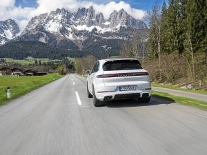 De Porsche Cayenne (2023) gaat fier zijn ondergang tegemoet
