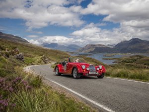 Wie van bochten en Britten houdt, móét met deze auto op vakantie naar Schotland