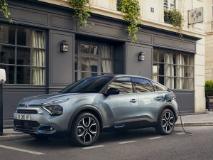 Waarom de elektrische Citroën e-C4 opeens 2200 euro goedkoper is