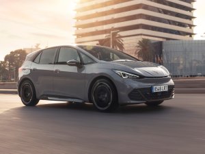Deze premium elektrische auto is ineens goedkoper dan z’n volkse broertje – maar let op het addertje