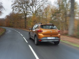 Eerste review: lentekriebels bij de Dacia Sandero Stepway BiFuel (2021)