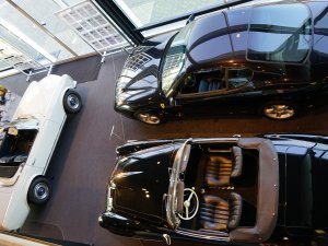 Waarom een koninklijke auto niet één, niet twee, maar drie kentekens heeft