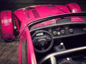 In de Donkervoort D8 GTO Individual Series loop je paars aan van angst