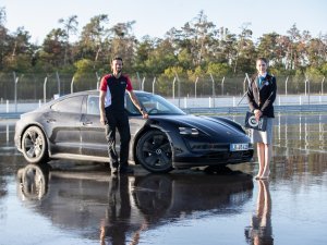 Porsche Taycan breekt het driftrecord voor elektrische auto's