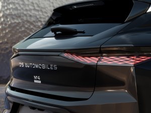DS no 4 facelift (2025) in de schaduw van veel groter Frans nieuws