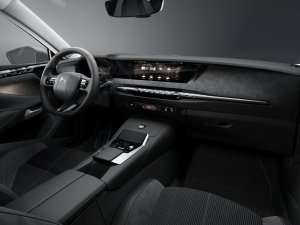 DS no 4 facelift (2025) in de schaduw van veel groter Frans nieuws