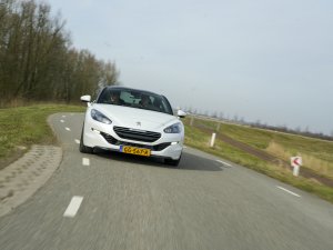 Ezra over zijn Franse coupé met Ferrari-achterruit: 'Mooier dan zo'n standaard-Golfje'