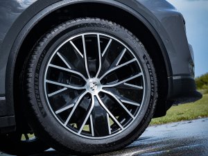 Review goedkoopste Porsche: Macan Electric RWD (2025) - 100 pk meer dan de engste Porsche ooit