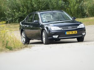 Martijn over zijn zescilinder Ford: 'Sommigen verklaren me voor gek met mijn zuipschuit'