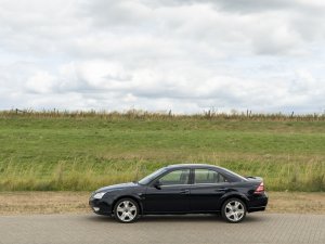 Martijn over zijn zescilinder Ford: 'Sommigen verklaren me voor gek met mijn zuipschuit'