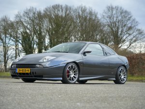 Marc heeft de snelste Fiat ooit en krijgt bewonderende blikken van Ferrari-rijders