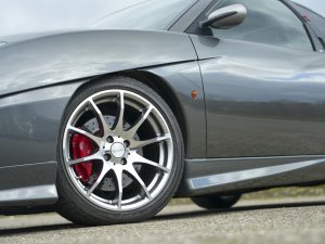 Marc heeft de snelste Fiat ooit en krijgt bewonderende blikken van Ferrari-rijders