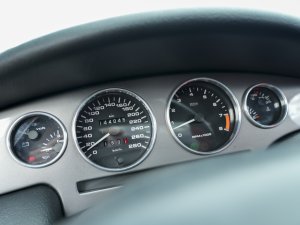 Marc heeft de snelste Fiat ooit en krijgt bewonderende blikken van Ferrari-rijders