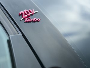 Marc heeft de snelste Fiat ooit en krijgt bewonderende blikken van Ferrari-rijders