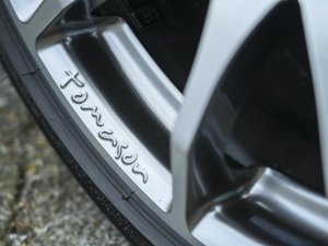 Marc heeft de snelste Fiat ooit en krijgt bewonderende blikken van Ferrari-rijders