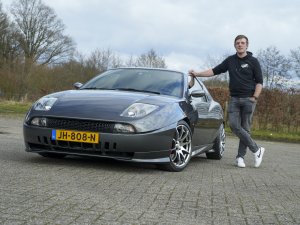 Marc heeft de snelste Fiat ooit en krijgt bewonderende blikken van Ferrari-rijders
