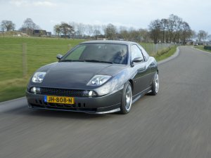 Marc heeft de snelste Fiat ooit en krijgt bewonderende blikken van Ferrari-rijders