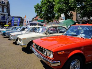 Een stad vol oude auto’s