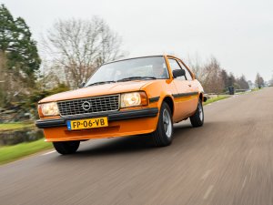 Wessel over zijn Opel Ascona B (1980): "Oorspronkelijk was hij roestbruin metallic, maar dat vond ik zo'n ouwelullenkleur"