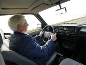 Frans rijdt zó met zijn 33 jaar oude Volkswagen Golf II naar Italië: "Daar gebeurt niks mee"