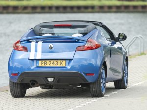 Jan over zijn roadster: "Deze Renault is bijn net zo snel als een Ferrari!"