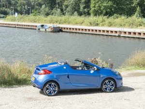 Jan over zijn roadster: "Deze Renault is bijn net zo snel als een Ferrari!"