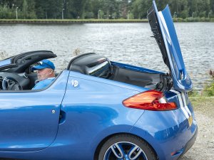 Jan over zijn roadster: "Deze Renault is bijn net zo snel als een Ferrari!"