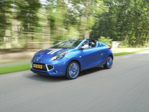 Jan over zijn roadster: "Deze Renault is bijn net zo snel als een Ferrari!"