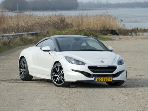 Ezra over zijn Franse coupé met Ferrari-achterruit: 'Mooier dan zo'n standaard-Golfje'
