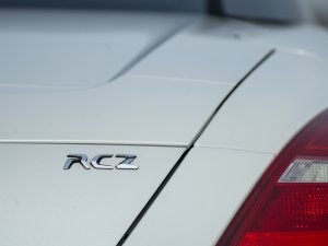 Ezra over zijn Franse coupé met Ferrari-achterruit: 'Mooier dan zo'n standaard-Golfje'