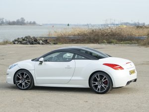 Ezra over zijn Franse coupé met Ferrari-achterruit: 'Mooier dan zo'n standaard-Golfje'