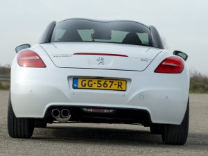 Ezra over zijn Franse coupé met Ferrari-achterruit: 'Mooier dan zo'n standaard-Golfje'