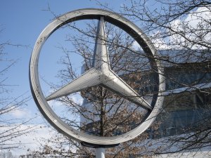 Duitse Mercedes-dealers in brandbrief: “Prijzen zijn te hoog, kwaliteit te laag”