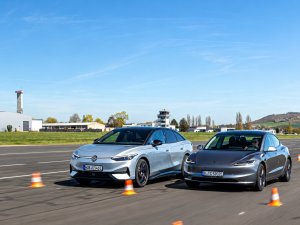 TEST loodzware Volkswagen ID.7 maakt op dit verrassende punt gehakt van Tesla Model 3
