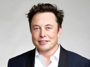 Hoe een piepjonge Elon Musk in 1999 de duurste auto ter wereld kocht