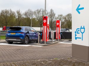 Zo rijd je de populairste auto van Nederland het goedkoopst