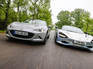 Zo zet de Mazda MX-5 de peperdure McLaren 750S te kakken