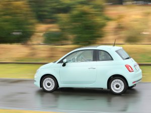 Omgekeerde wereld: Fiat lepelt een benzinemotor in een EV