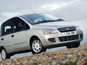 Huh? Iemand heeft vorige maand een nieuwe Fiat Multipla gekocht