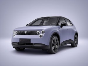 De Firefly heeft de Renault 5 in zijn vizier