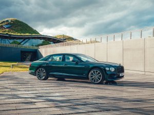 Is de Bentley Flying Spur Hybrid goedkoper dan een Bentley Bentayga? Wisten we het maar!