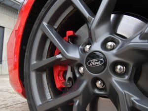 Waarom de Ford Focus ST een betere hot hatch is dan de Volkswagen Golf GTI