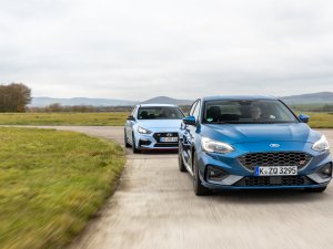 Wie is sneller, de Ford Focus ST of toch de Hyundai i30 N?