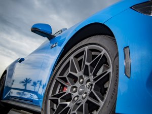 TEST BMW M4 vs Ford Mustang: waarom muscle cars eeuwig jong blijven