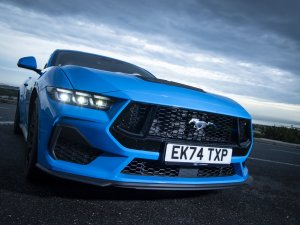 TEST BMW M4 vs Ford Mustang: waarom muscle cars eeuwig jong blijven