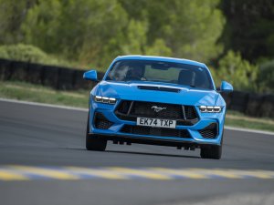 TEST BMW M4 vs Ford Mustang: waarom muscle cars eeuwig jong blijven