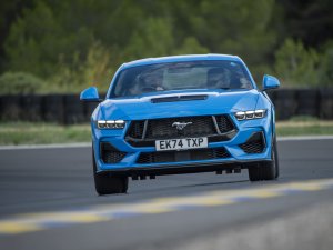 TEST BMW M4 vs Ford Mustang: waarom muscle cars eeuwig jong blijven