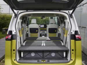 Test Volkswagen ID.Buzz LWB en GTX: zo bijten BMW-rijders zich stuk op en bestelbus