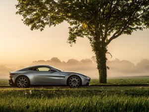 Britse bedrijfje geeft Aston Martin Vantage 'normale' grille
