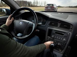 Test: hiermee ben je in stokoude Volvo ruim drie keer zo snel als in splinternieuwe Mercedes
